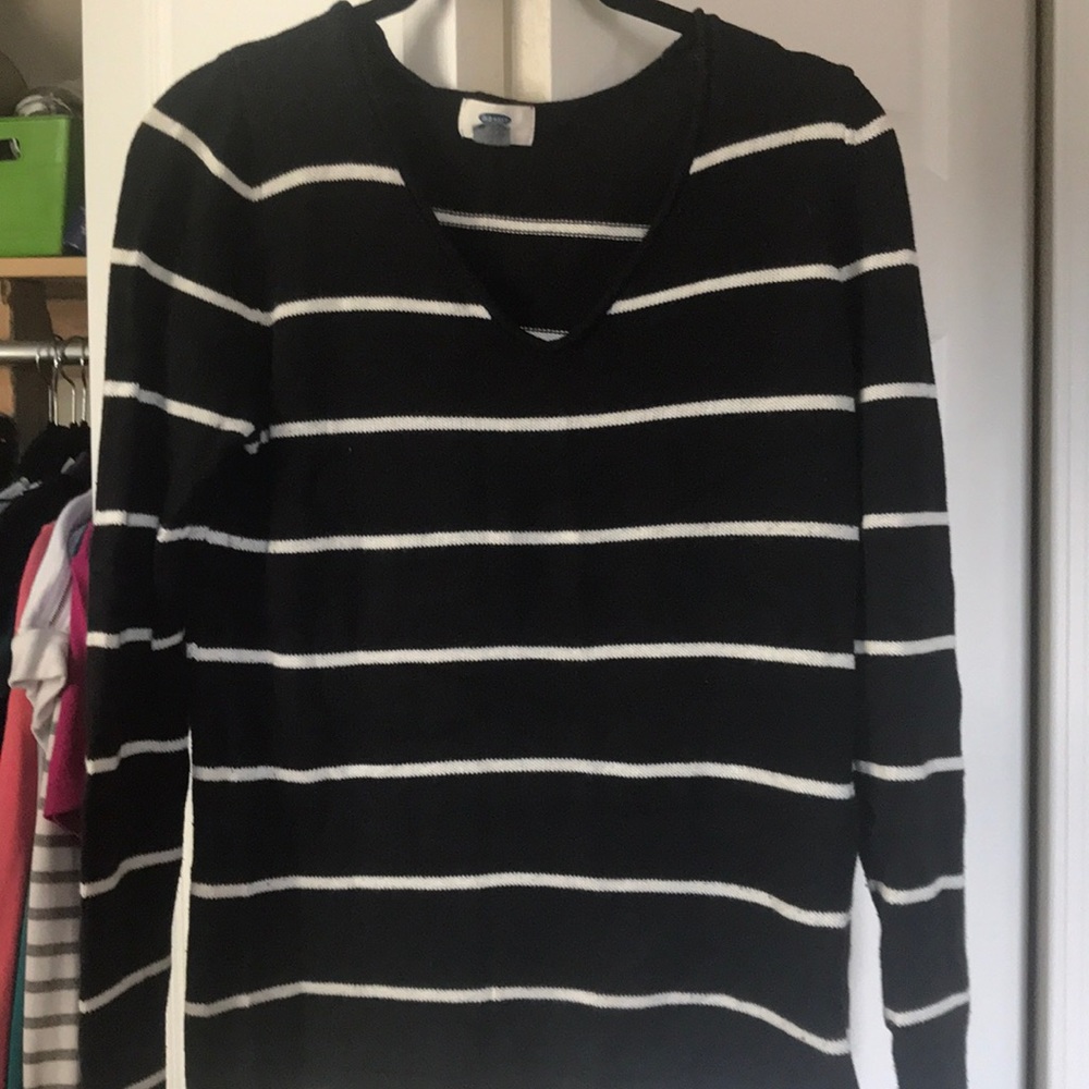 Old Navy sweater 4/20🌺